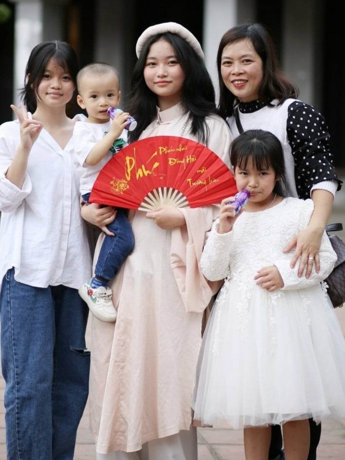 Mẹ đơn thân nuôi con ảnh 2 Me don than nuoi con anh 2