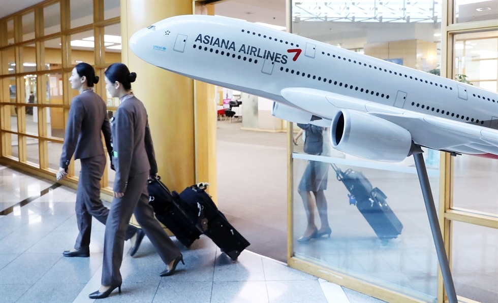 Khach mo cua may bay anh 2