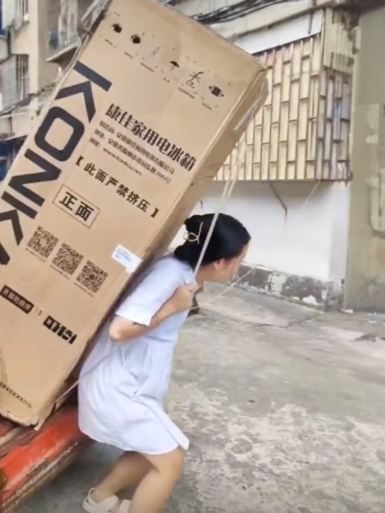 Giúp cha cõng hàng ảnh 1 Giup cha cong hang anh 1