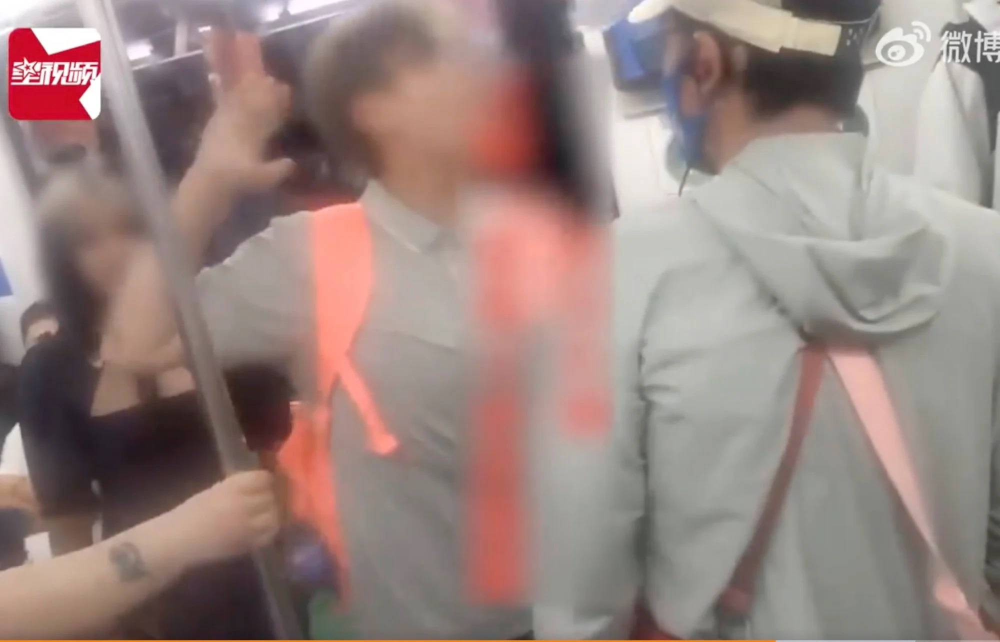 Che gieu trang phuc anh 1