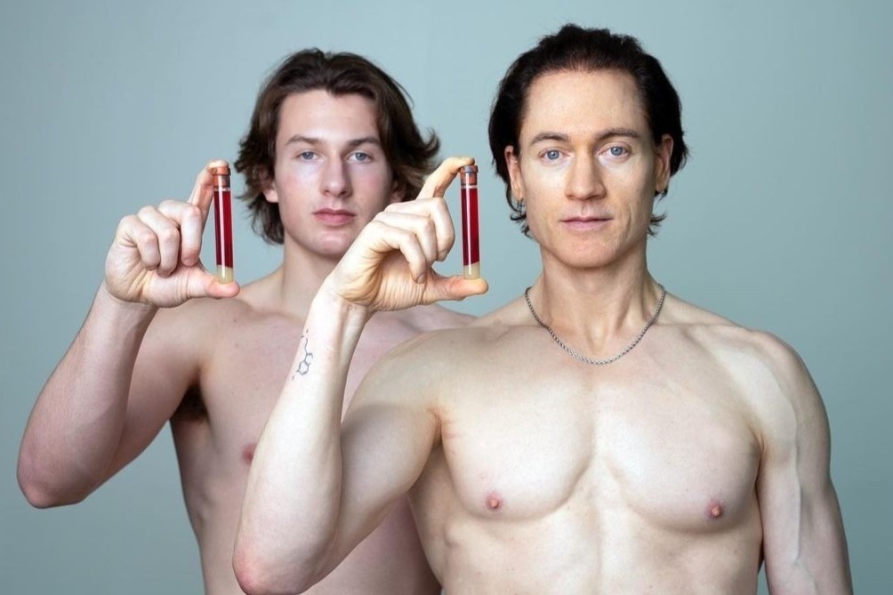 Trieu phu U50 that bai khi dung mau cua con trai de tre hoa hinh anh