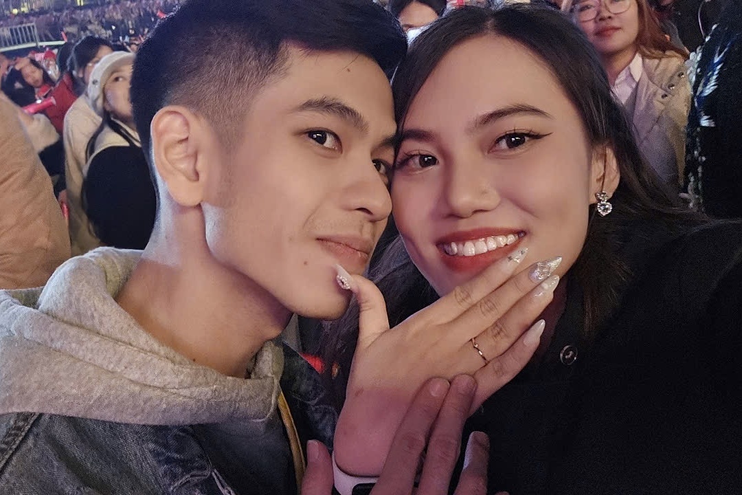 Co gai duoc ban trai 7 nam cau hon tai concert Anh trai hinh anh