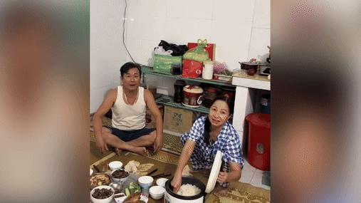 Bo me sung so den 'xit keo' khi con gai bat ngo tro ve tu Nhat Ban hinh anh