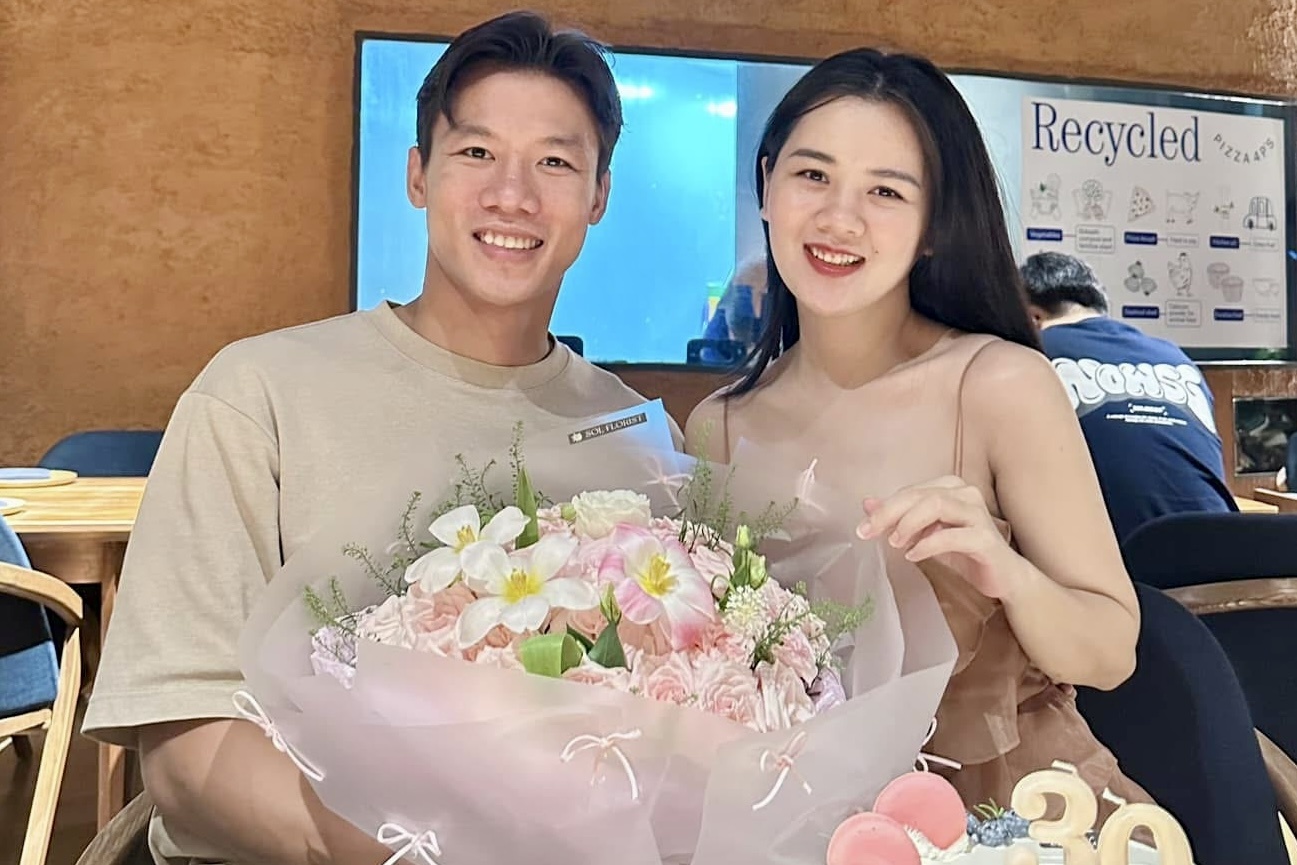 Que Ngoc Hai ky niem 7 nam ngay cuoi hoa khoi Dai hoc Vinh hinh anh