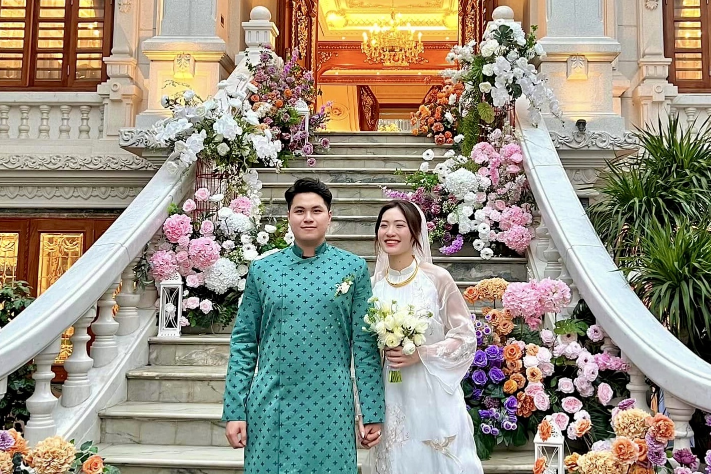 Co ngoi cua nha chong 2 hoa khoi bong chuyen gay bat ngo hinh anh