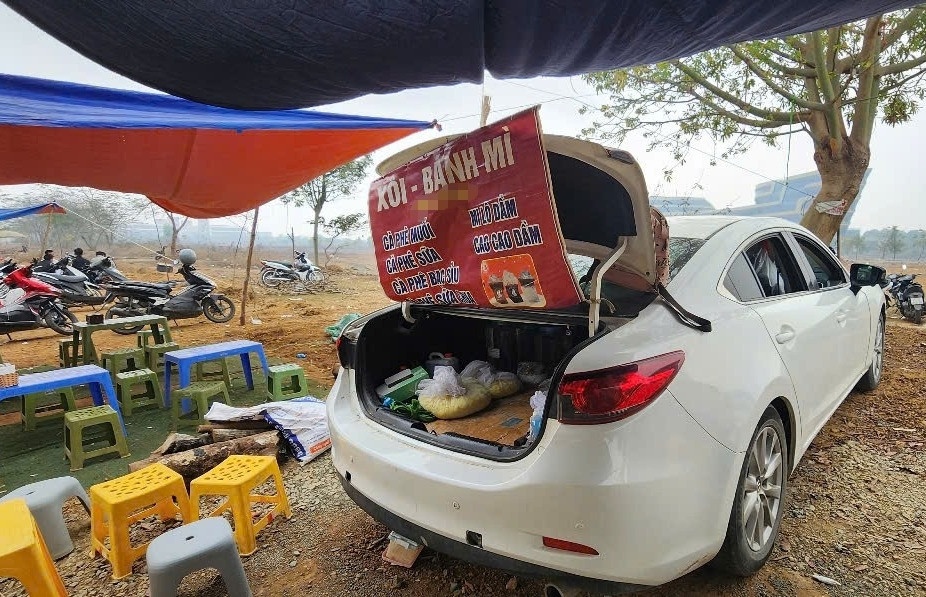 Lai Mazda 6 di ban xoi, ba me 3 con tiep 1.000 luot khach moi ngay hinh anh