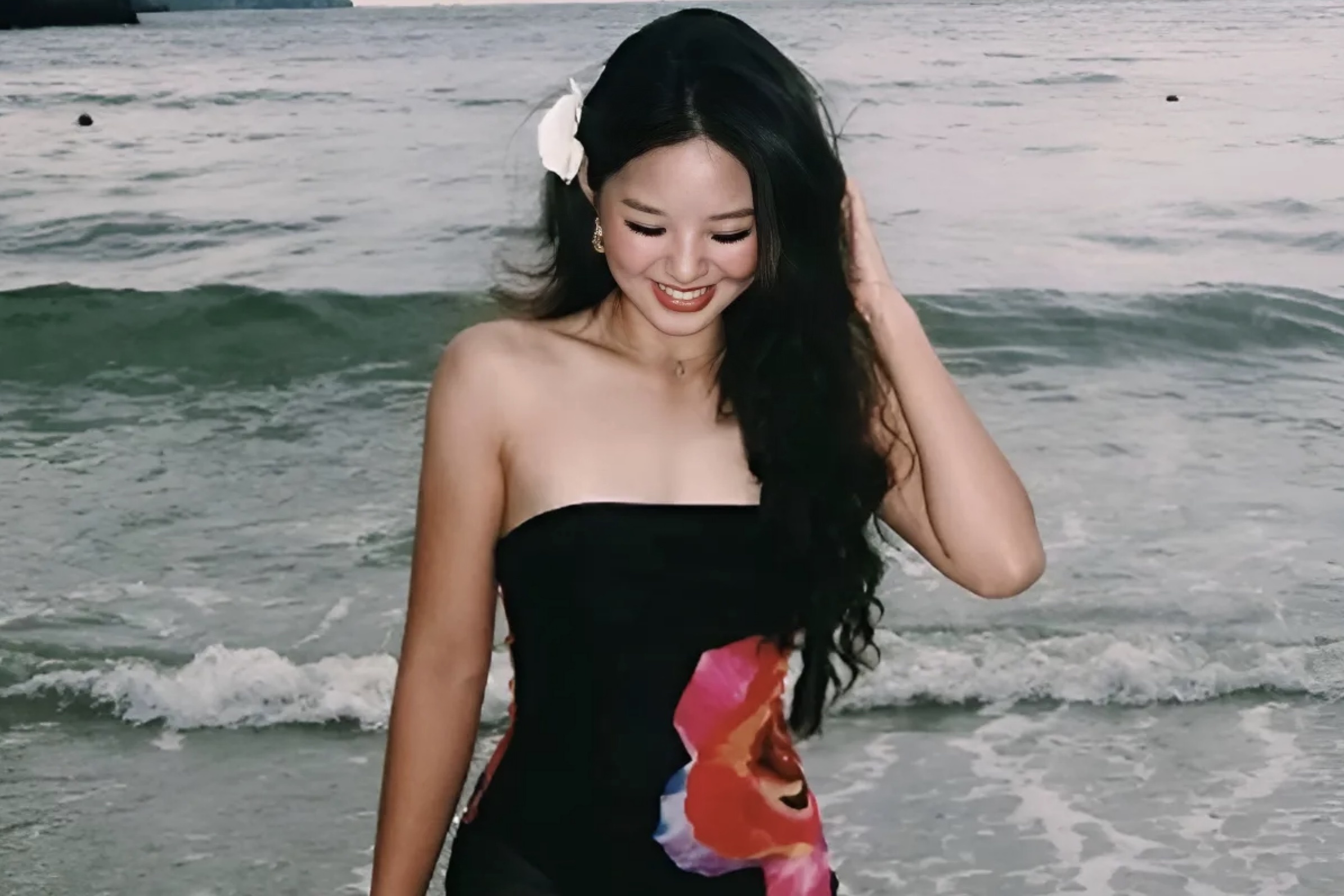 Sac voc tuoi 17 cua con gai cuu hoa khoi bong chuyen Kim Hue hinh anh