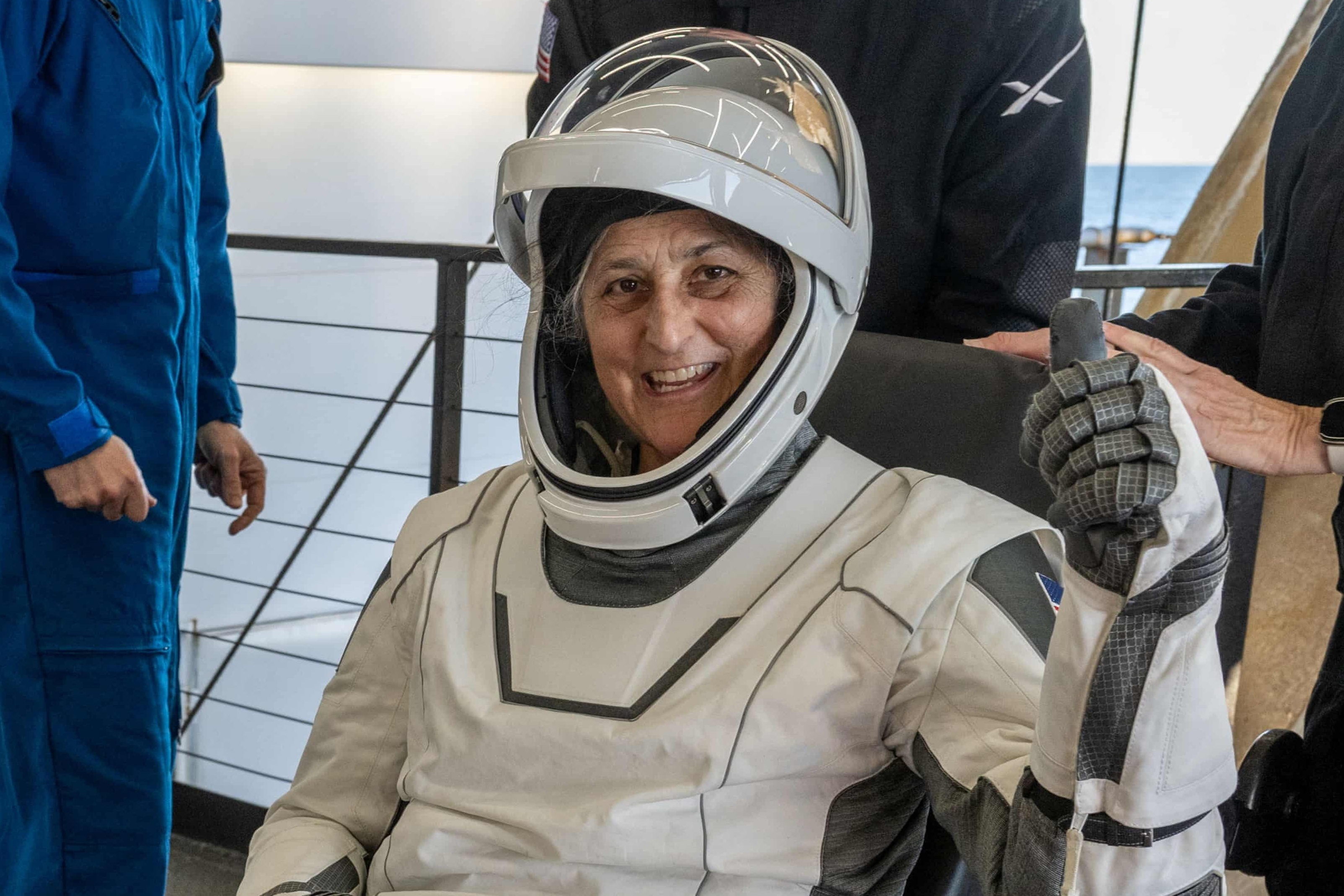 Vi sao phi hanh gia NASA 'bac ca mai dau' sau 9 thang mac ket? hinh anh