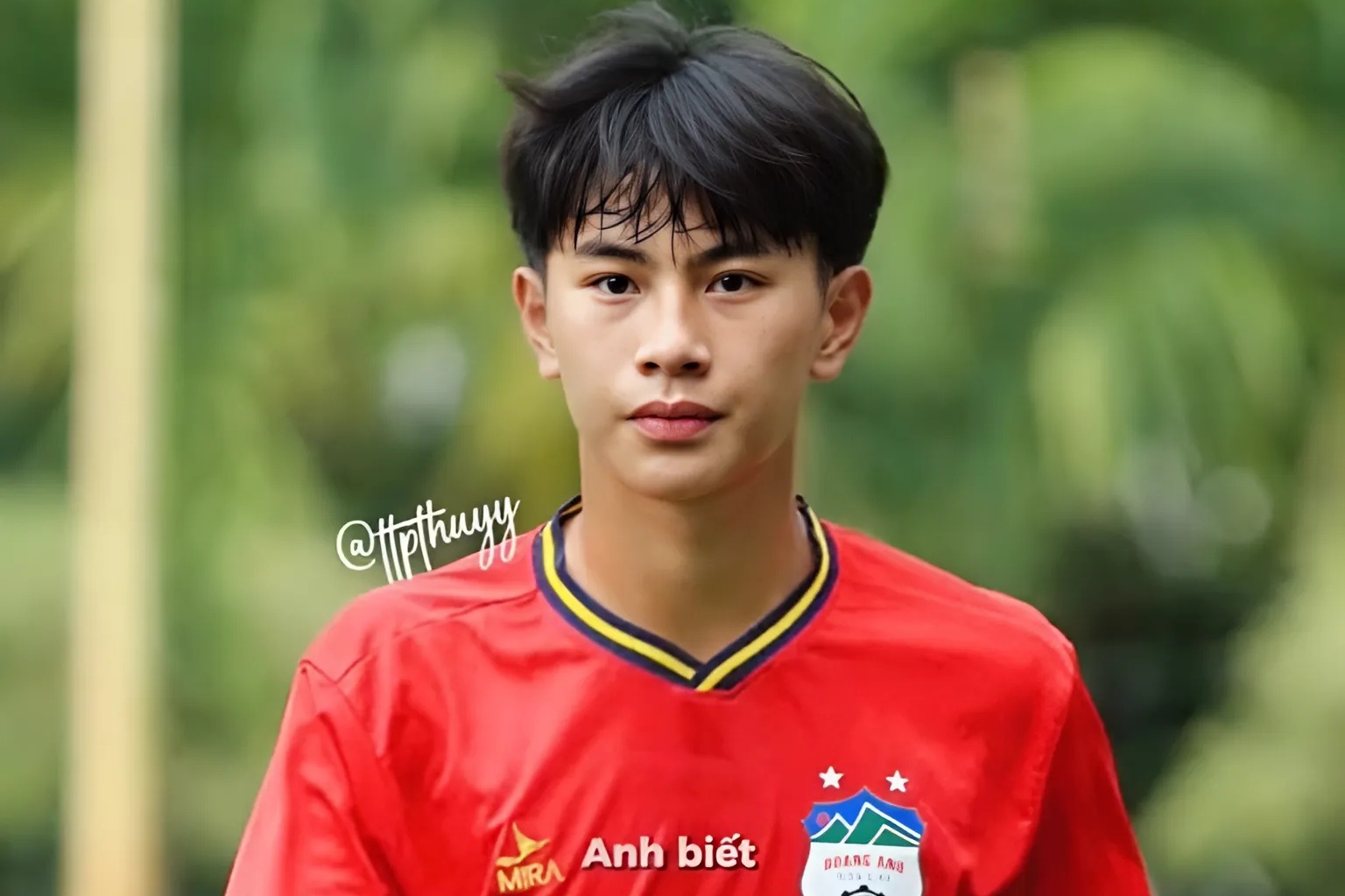 'Hot boy san co' giup U17 Viet Nam tao dia chan truoc Nhat Ban hinh anh