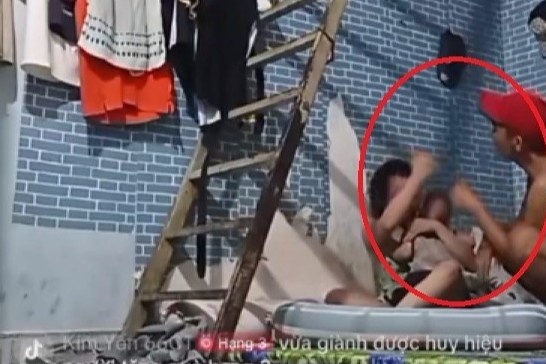 Truy tim ‘Trung ca chep’, ke danh nguoi de livestream cau like hinh anh