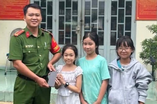 Hành động đẹp của 3 em nhỏ Đồng Nai