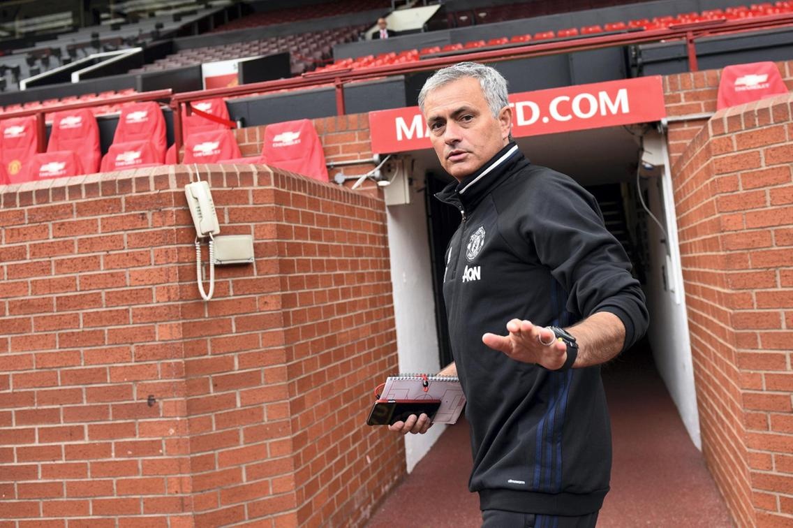 Mourinho tron thue,  Mourinho bi sa thai,  Real Madrid,  Man Utd anh 1