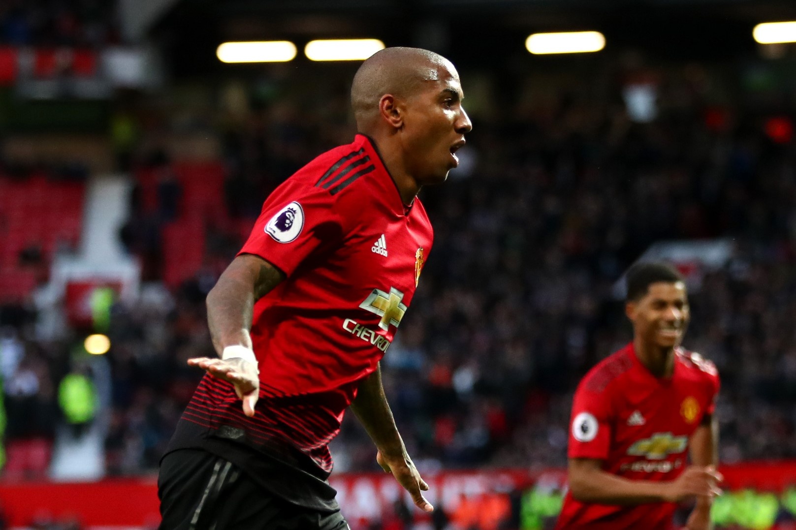 Ashley Young, HLV Ole Solskjaer, Man Utd vs PSG, 11 trận bất bại ảnh 1 Ashley Young, HLV Ole Solskjaer, Man Utd vs PSG, 11 tran bat bai anh 1