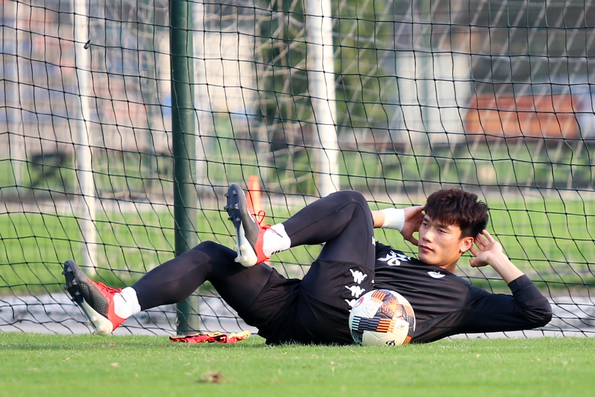 Bui Tien Dung de ngo kha nang ra san tran Sieu Cup quoc gia hinh anh