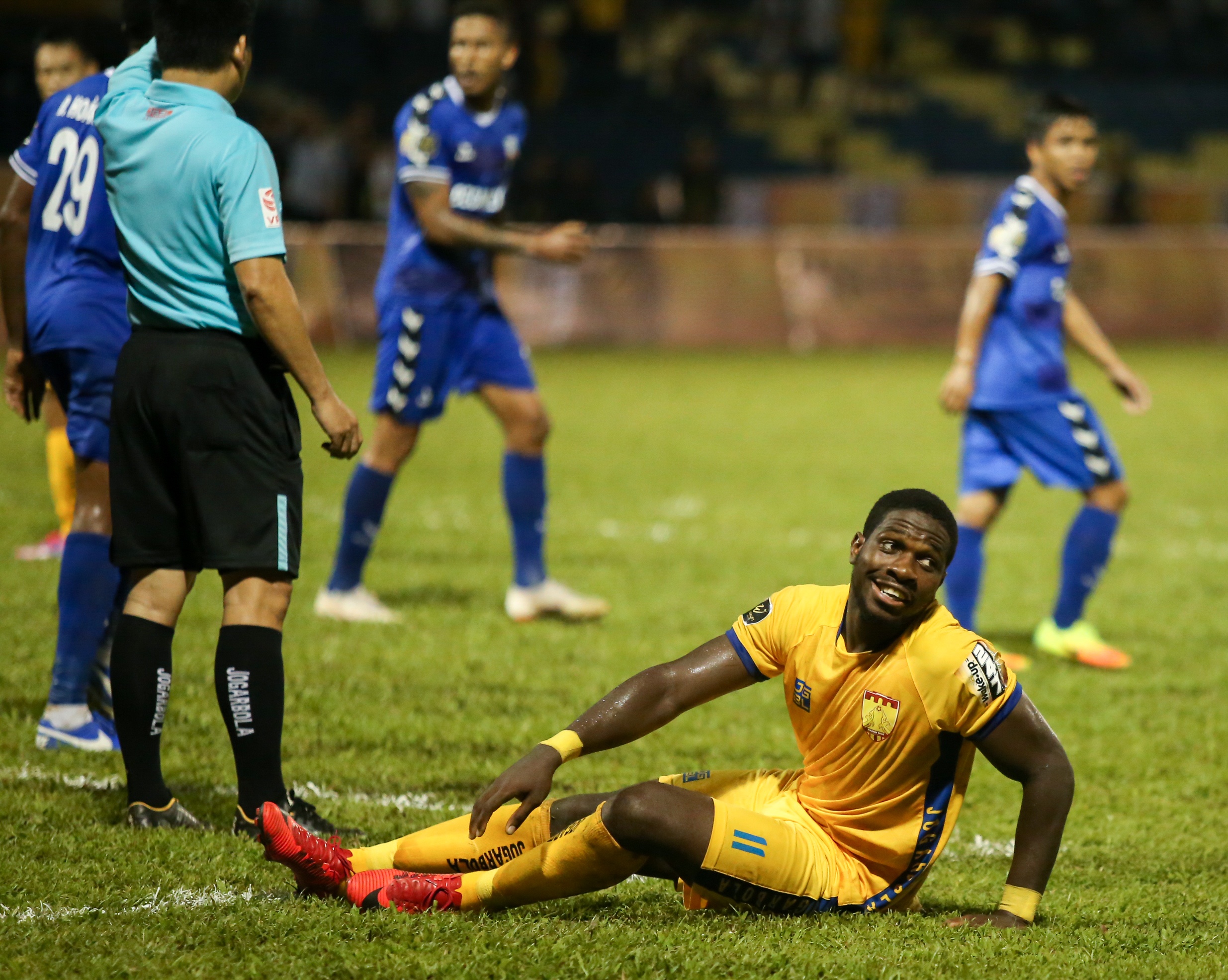 Thanh Hoa vs Binh Duong,  V.League 2019,  Rimario,  Bui Tien Dung anh 10