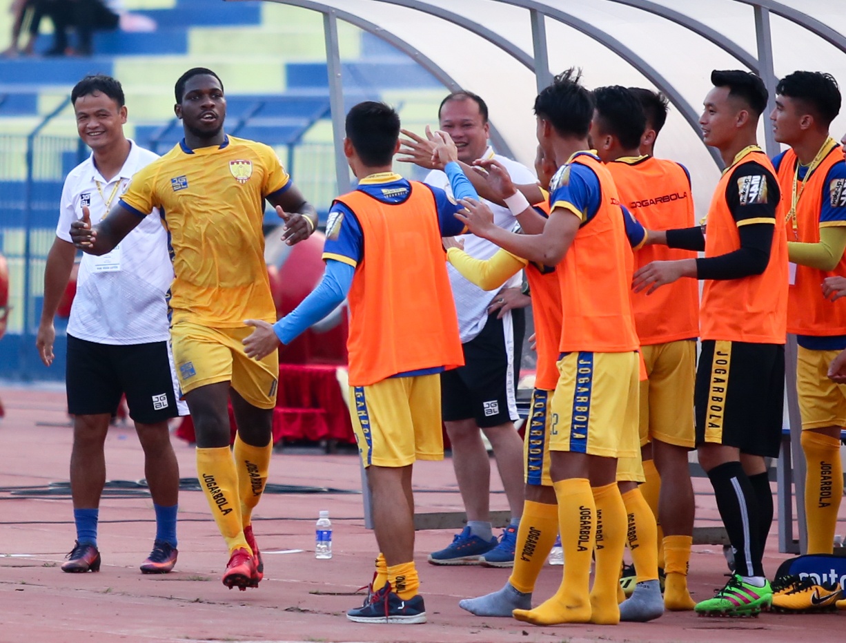 Thanh Hoa vs Binh Duong,  V.League 2019,  Rimario,  Bui Tien Dung anh 2