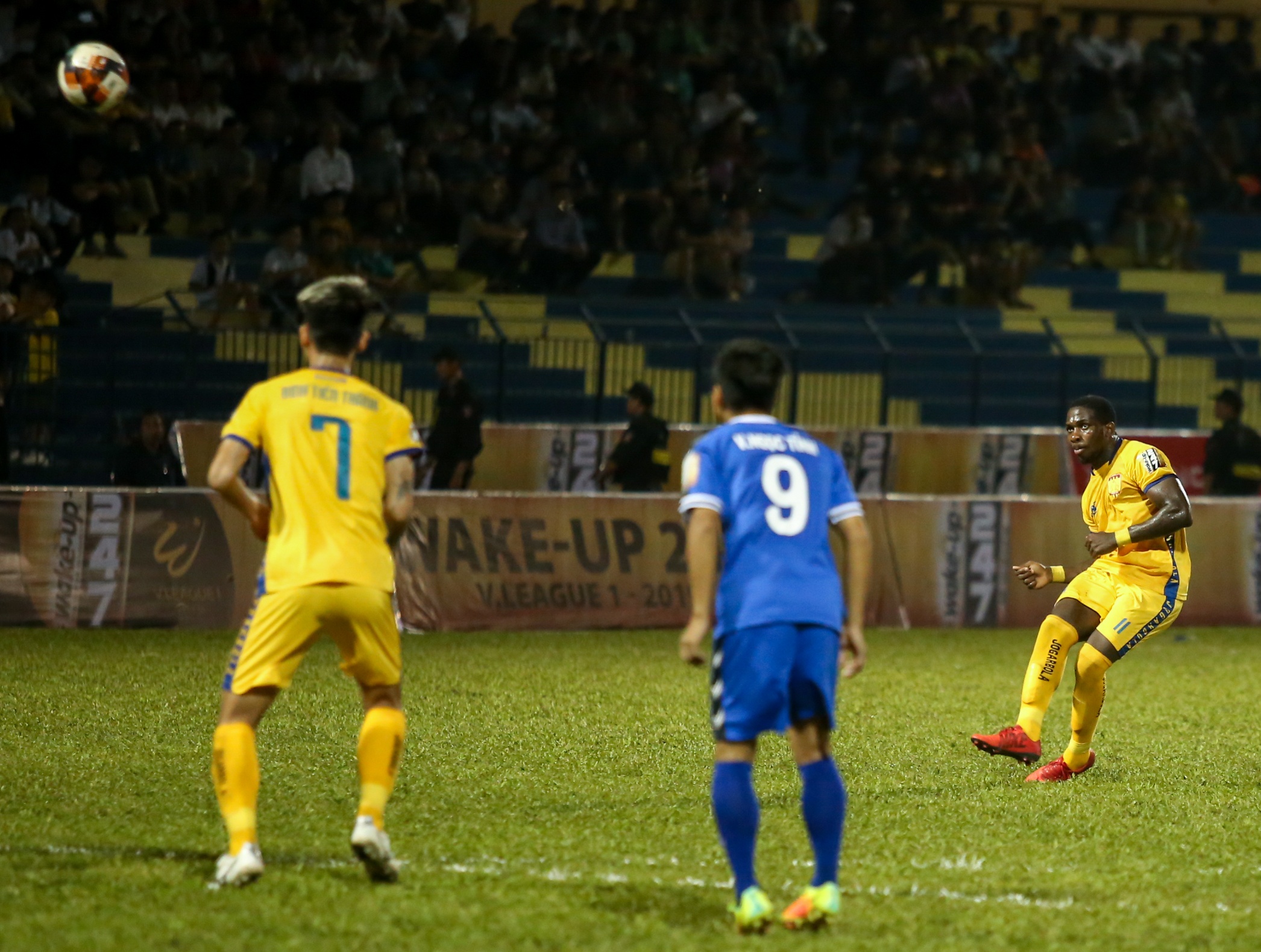 Thanh Hoa vs Binh Duong,  V.League 2019,  Rimario,  Bui Tien Dung anh 7