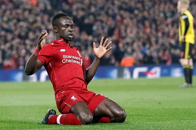 Mane, Van Dijk toa sang giup Liverpool dai thang Watford hinh anh