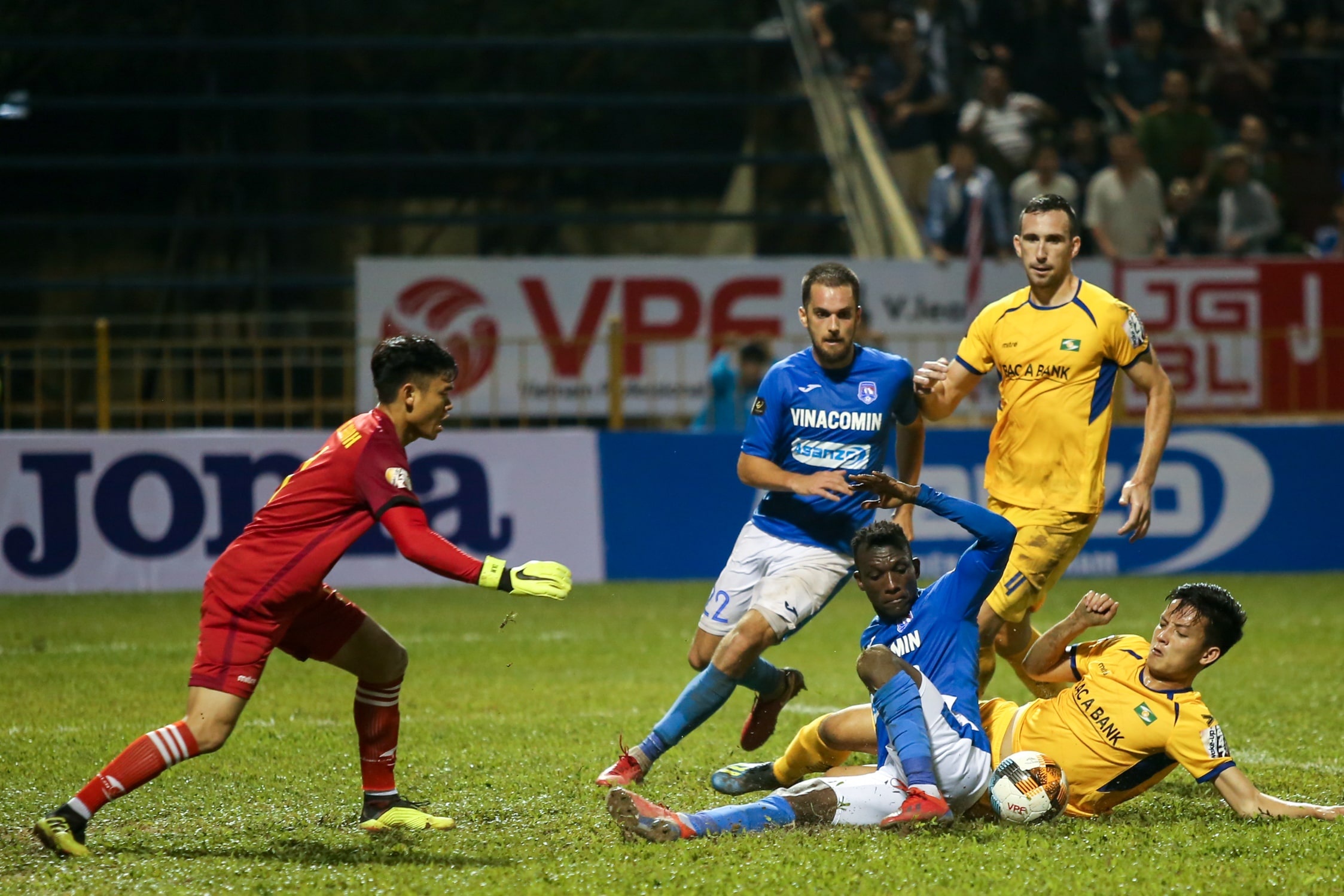 Quang Ninh vs SLNA,  Mac Hong Quan,  Nghiem Xuan Tu,  V.League 2019 anh 9