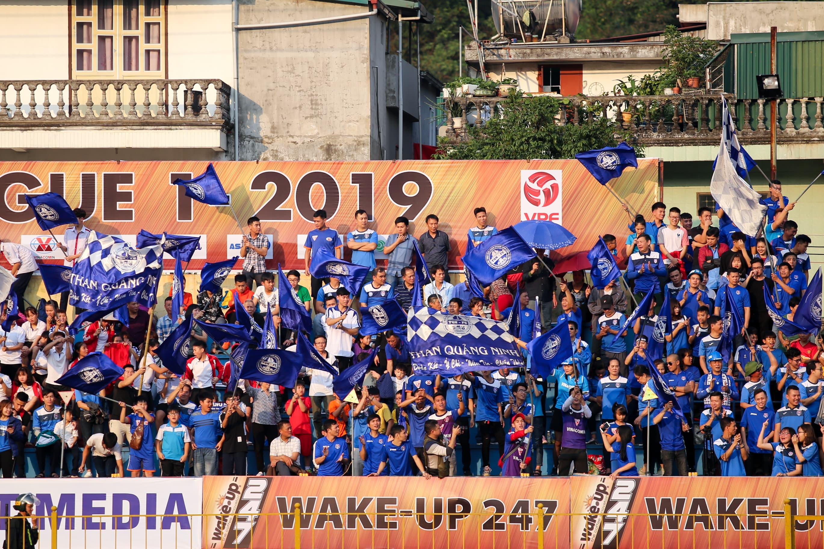 Quang Ninh vs SLNA,  Mac Hong Quan,  Nghiem Xuan Tu,  V.League 2019 anh 1