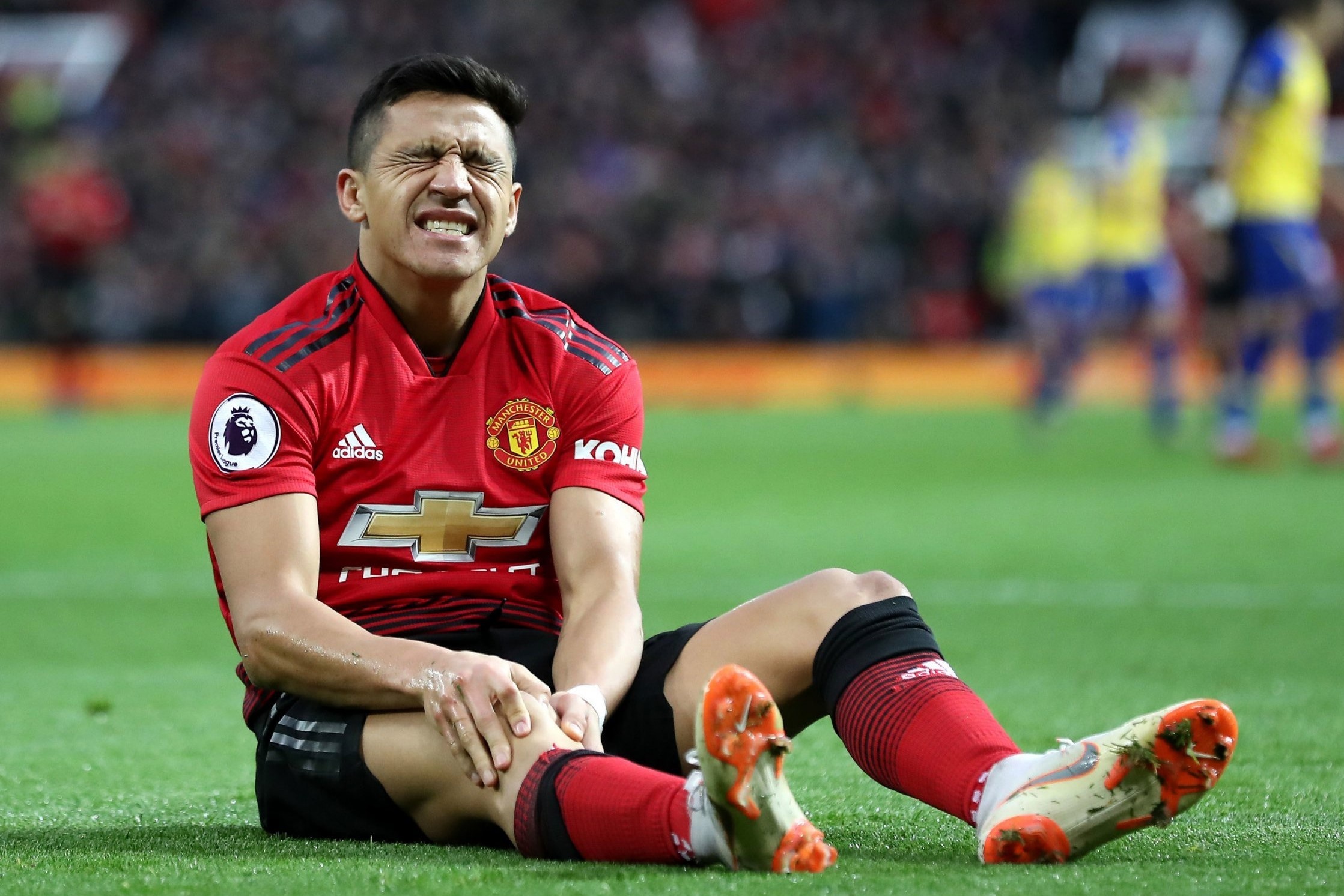 MU nham Sancho thay the Sanchez nghi thi dau 2 thang hinh anh