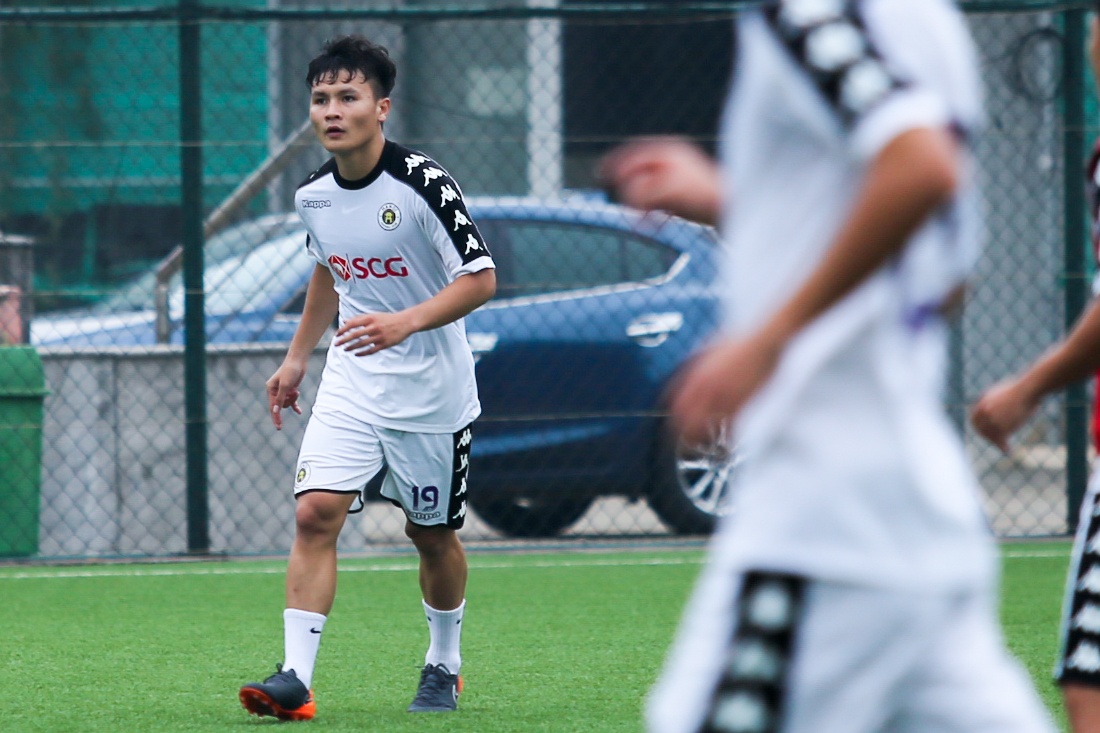 Quang Hai, Van Hau tam roi U23 Viet Nam de da AFC Cup hinh anh