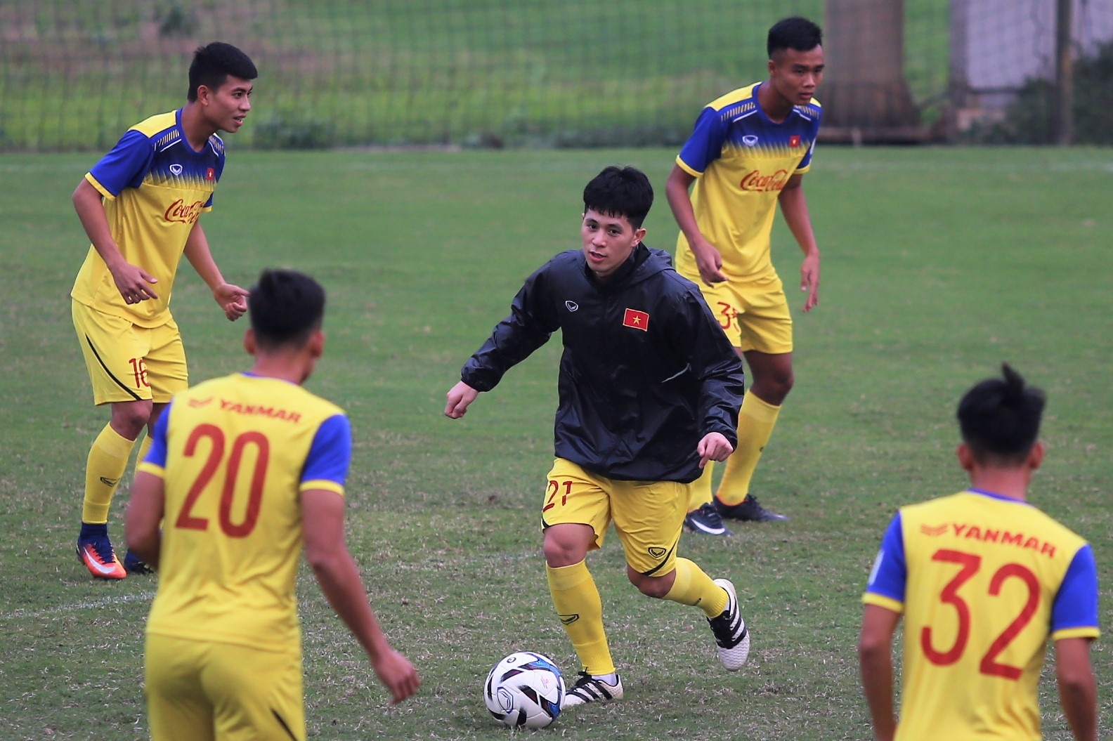 U23 Viet Nam to chuc 'da ma' voi vong tron lon hinh anh