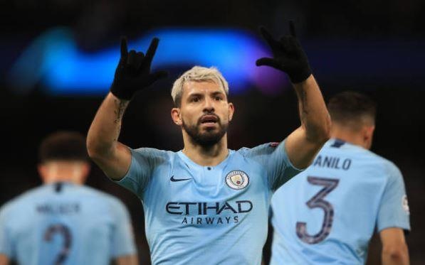 De bep Schalke 10-2, Man City hien ngang vao tu ket cup chau Au hinh anh