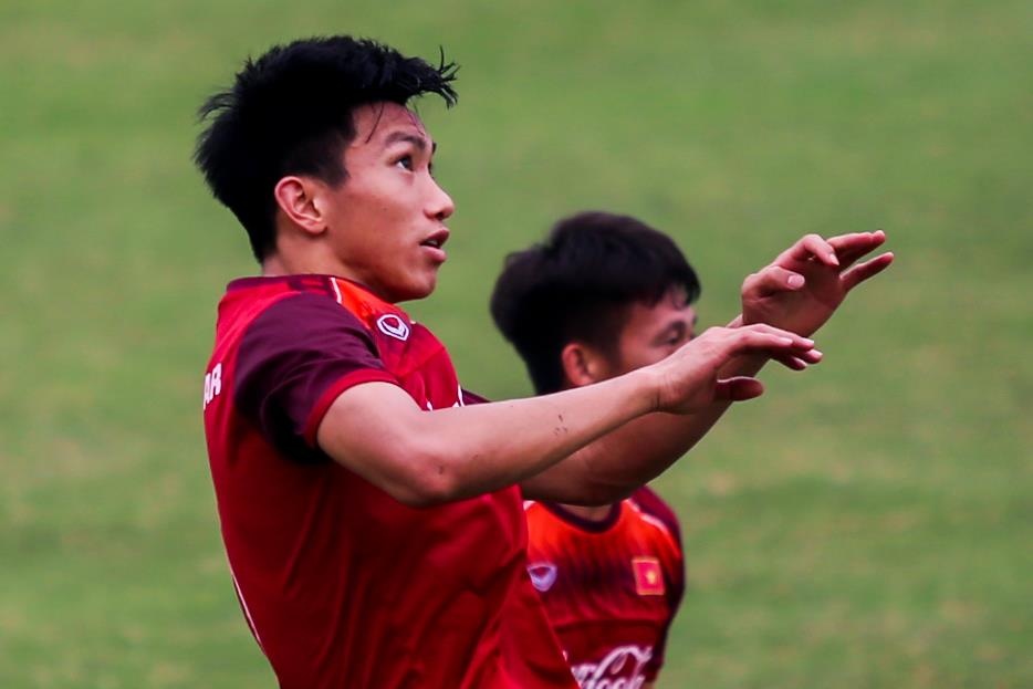 Doan Van Hau vui ve luyen tap truoc tin don sang Duc hinh anh