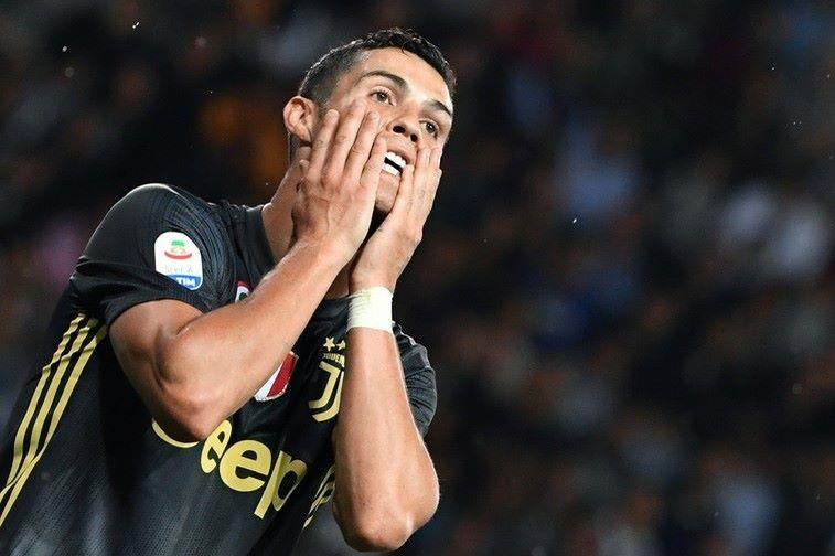 Nedved: 'Ronaldo bi xuc pham o Madrid' hinh anh