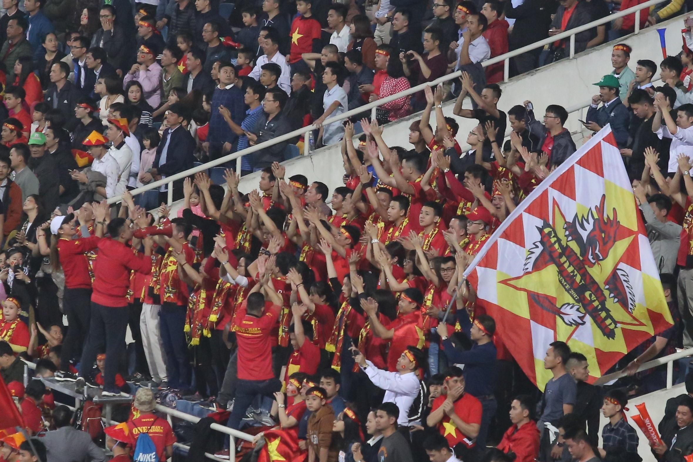 CDV tao 'song nguoi' an mung ban thang cua Ha Duc Chinh hinh anh