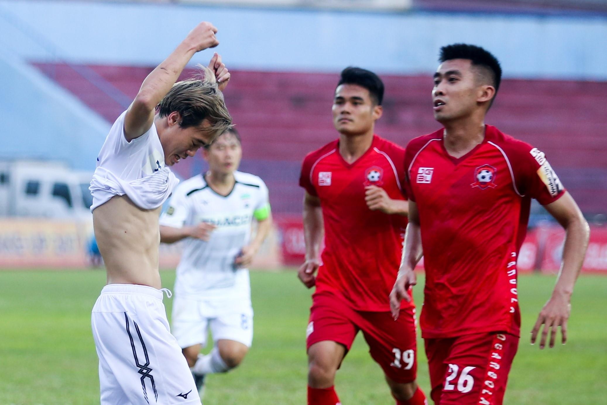Van Toan sut hong 11 m, Tuan Anh tram ngam ngay HAGL thua tran hinh anh