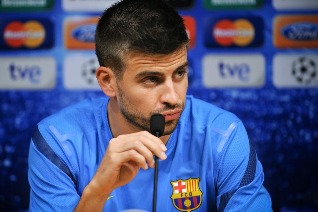 Pique: 'Barca khong duoc de MU co co hoi song sot' hinh anh