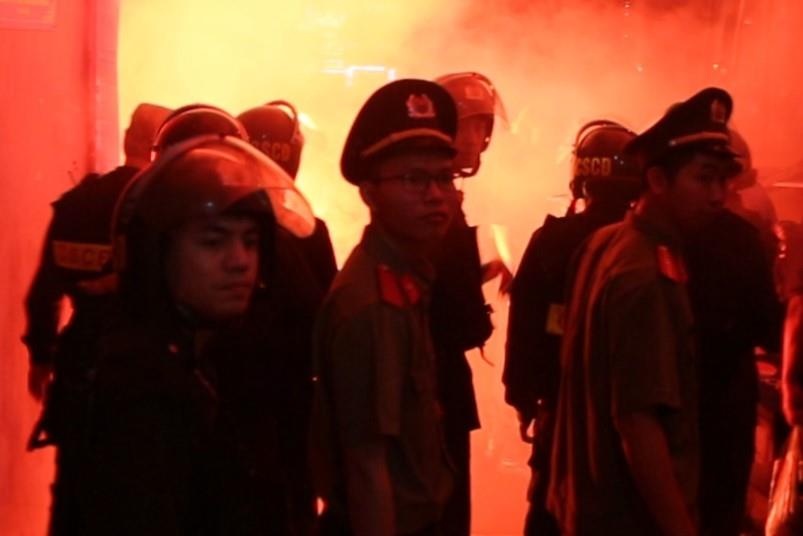 CDV Hai Phong dot phao sang chan dau xe doi Da Nang hinh anh