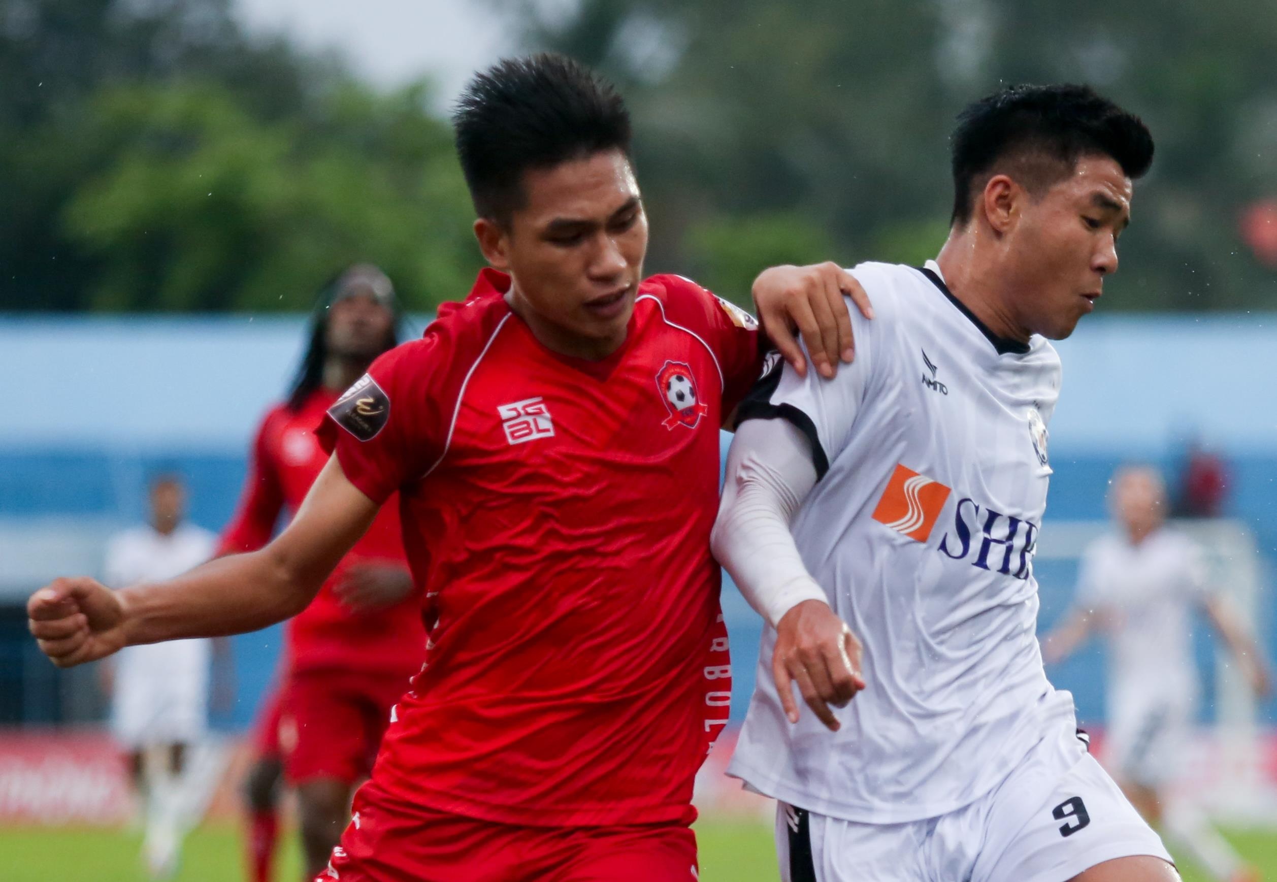 Duc Chinh hoa 'bao cat' trong tran dau trong tai rut nham the do hinh anh