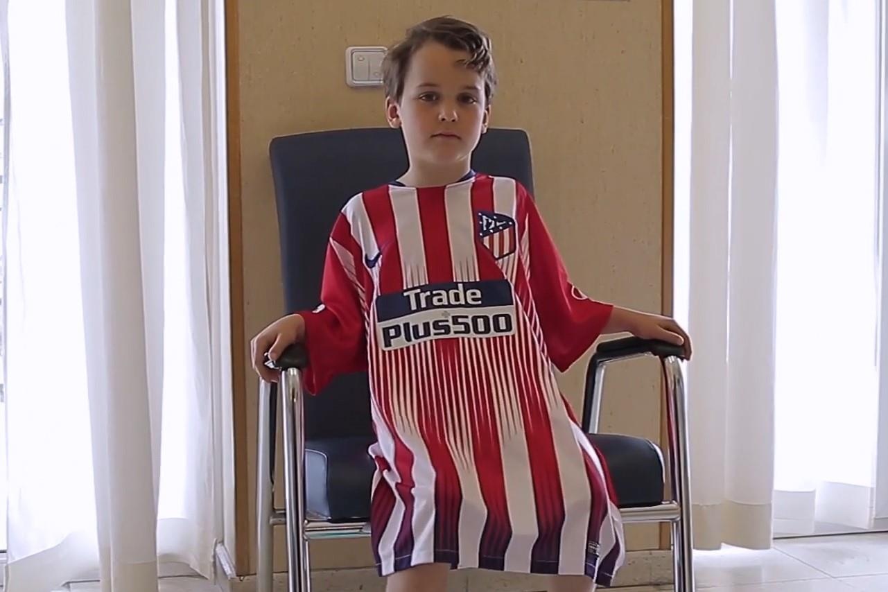 Cau chuyen nhan van dang sau nhung chiec ao dau cu hinh anh