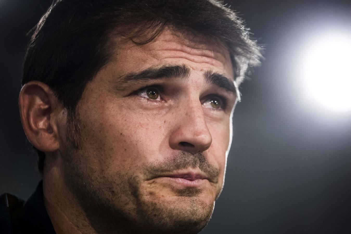 Khoanh khac chia tay Real dam nuoc mat cua Iker Casillas hinh anh