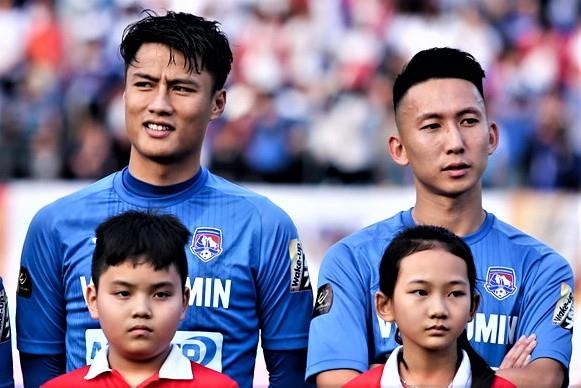 Mac Hong Quan lap cu dup giup CLB Quang Ninh cam hoa doi Viettel hinh anh