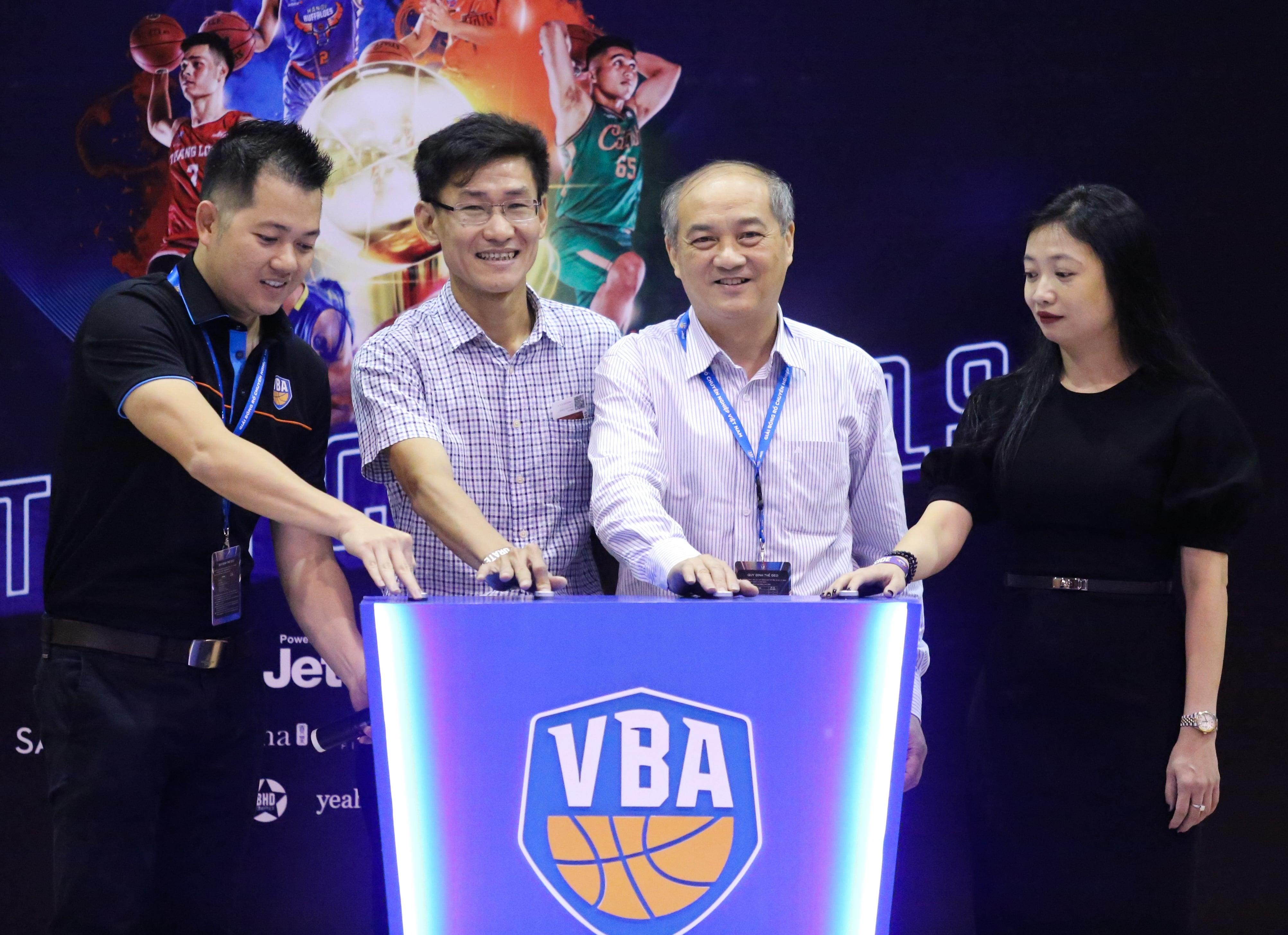 Ve nha di con,  VBA 2019,  Hanoi Buffaloes,  bong ro anh 1