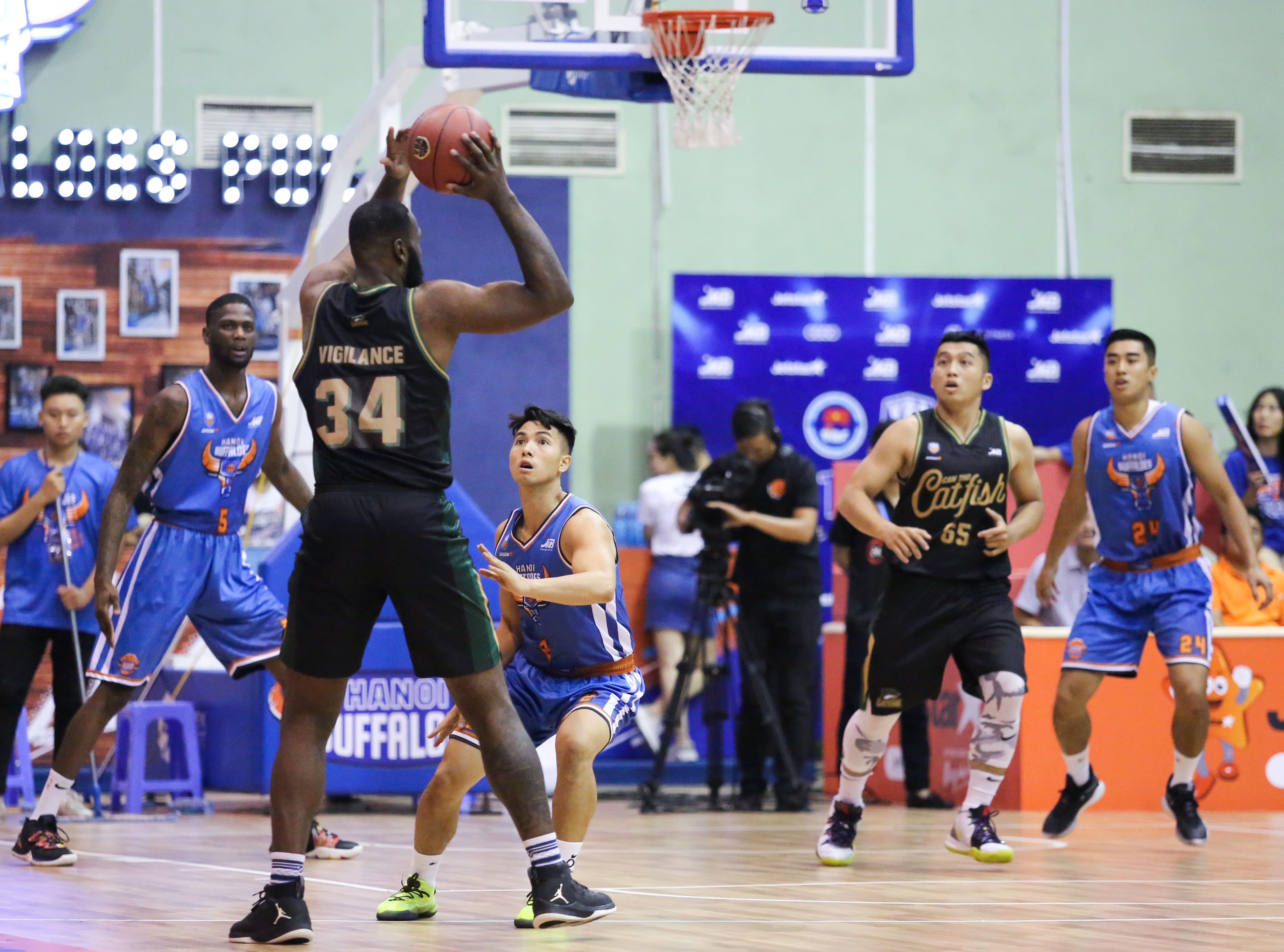 Ve nha di con,  VBA 2019,  Hanoi Buffaloes,  bong ro anh 3