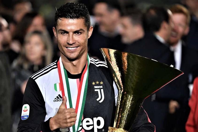 Ronaldo ung ho HLV Sarri chuyen den Juventus hinh anh