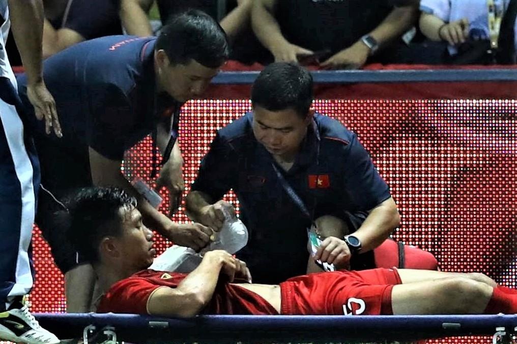 Nhung pha choi bong xau xi cua cau thu Thai Lan voi Viet Nam hinh anh