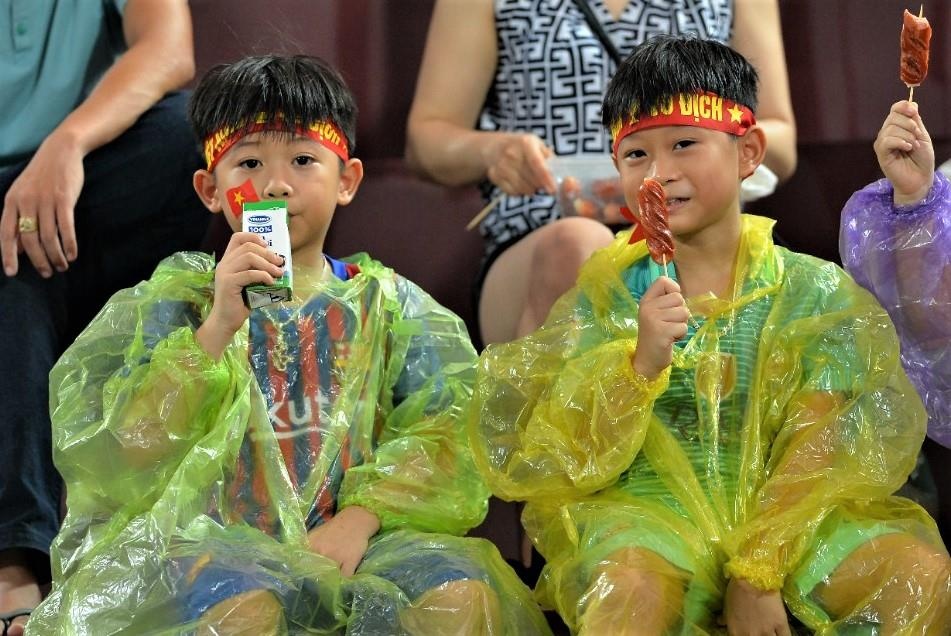 Nguoi ham mo doi mua co vu Bui Tien Dung va dong doi hinh anh