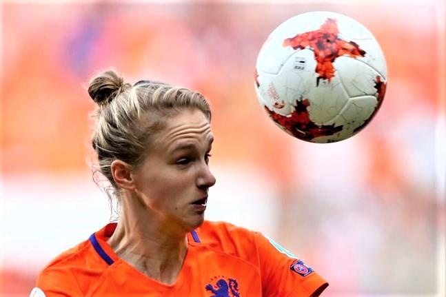 Nu cau thu Arsenal thiet lap ky luc sau tran thang Cameroon hinh anh