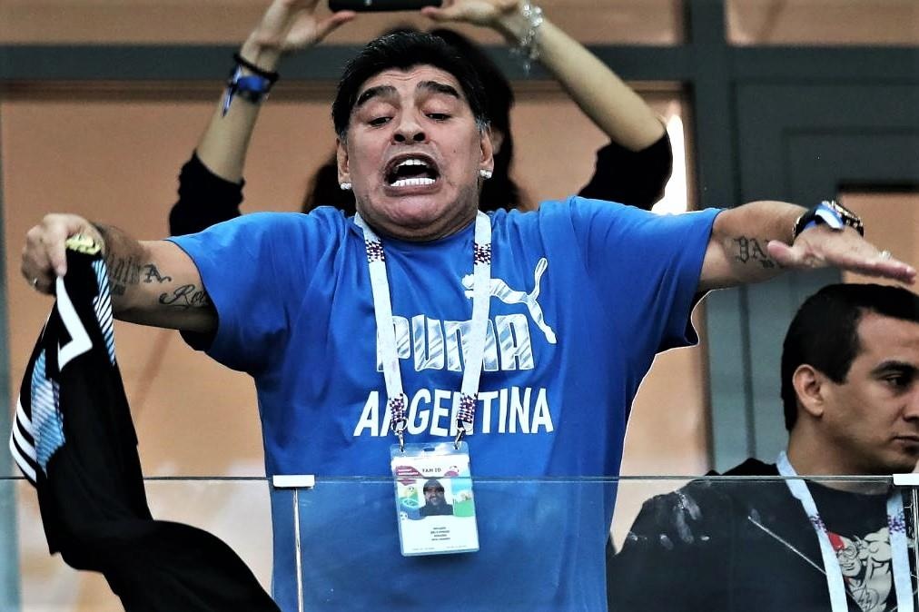 Maradona: 'Cac cau thu dang xuc pham mau ao Argentina' hinh anh