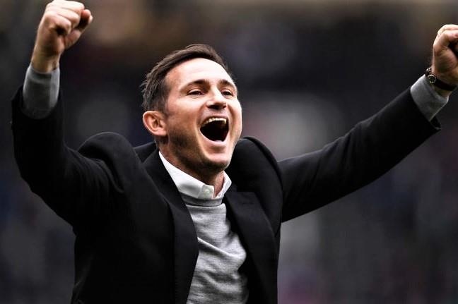 Chelsea de nghi hop dong 3 nam voi Lampard hinh anh