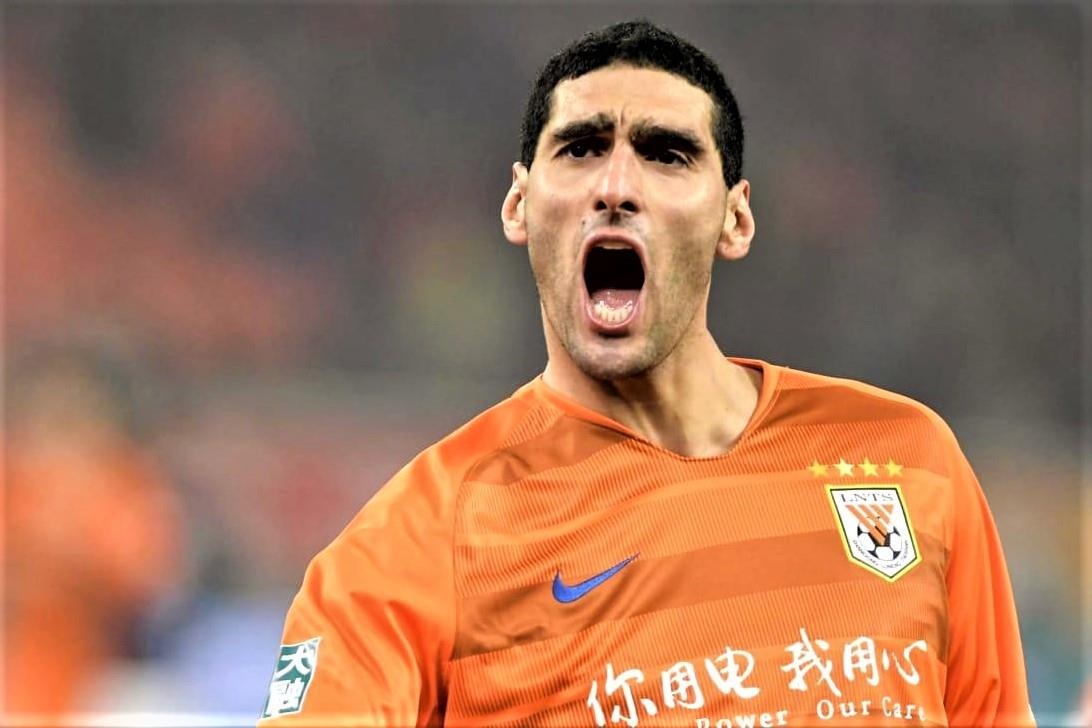 Fellaini kien tao trong tran dau voi doi bong cua Paulinho hinh anh