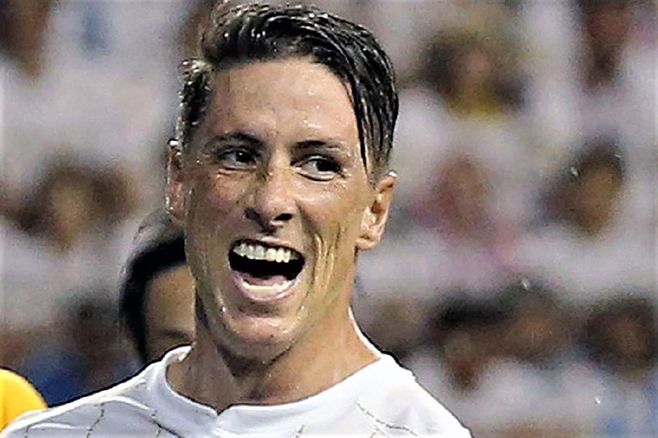 Torres suyt lap sieu pham tu giua san o Nhat Ban hinh anh