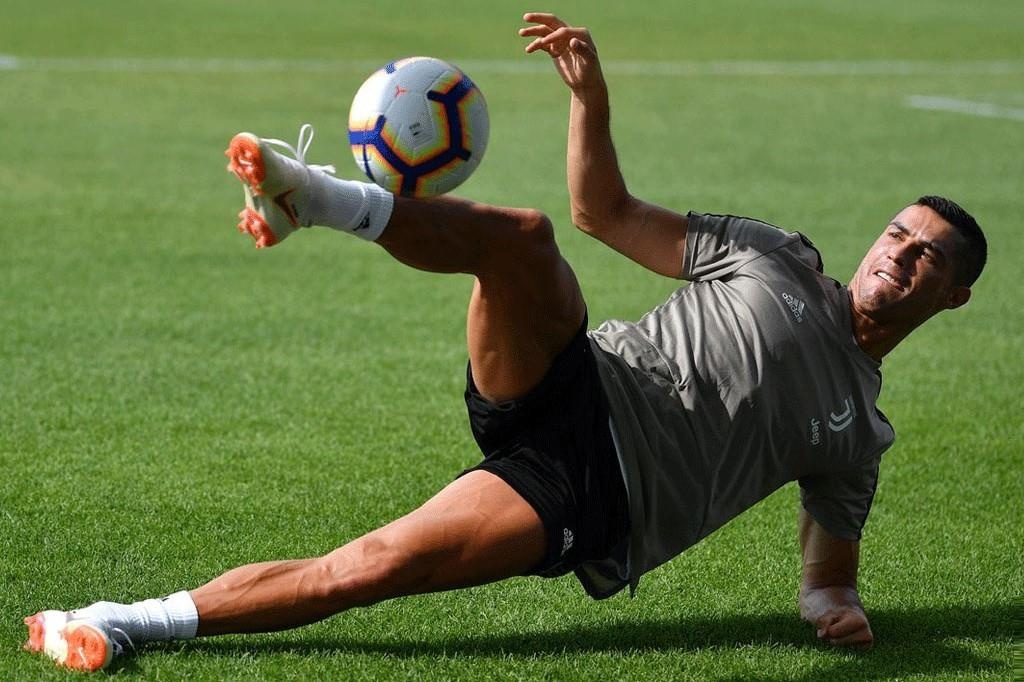 Nhung pha bong ky thuat cua Ronaldo va dong doi tren san tap hinh anh