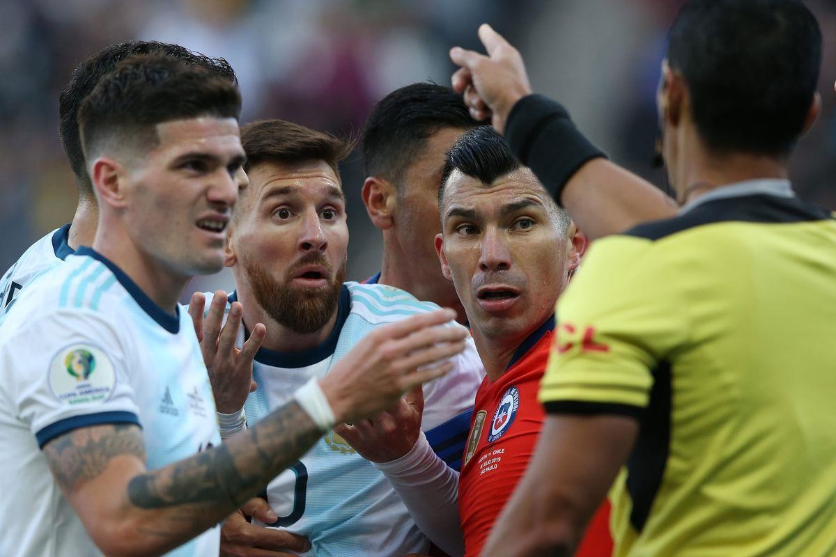 Messi Argentina, Argentina vs Chile, Copa America, Messi thẻ đỏ ảnh 1 Messi Argentina, Argentina vs Chile, Copa America, Messi the do anh 1